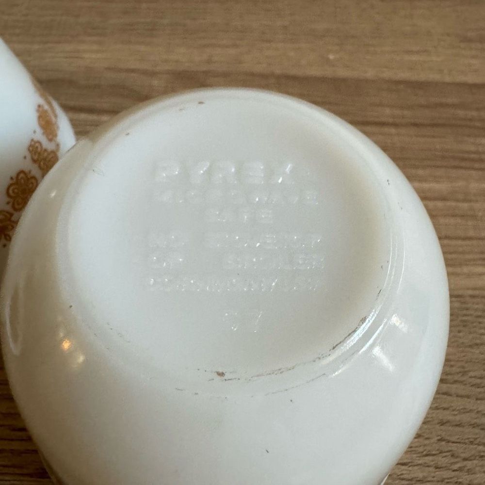 Vintage PYREX Mugs 2 Butterfly Gold - Picture 4 of 5
